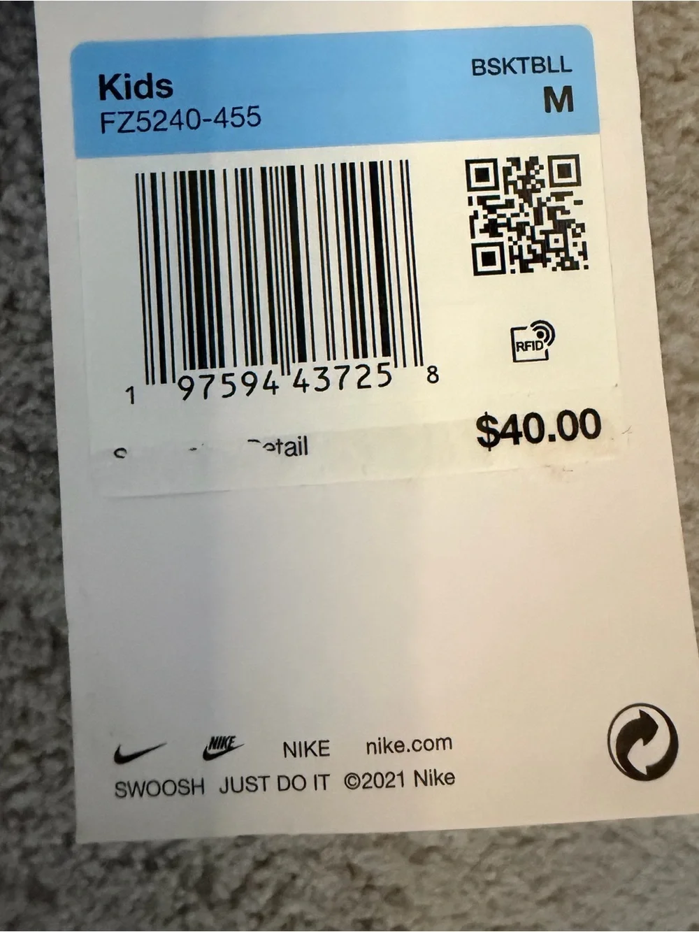 Nike basketball shorts - boys size M- brand new w/tags